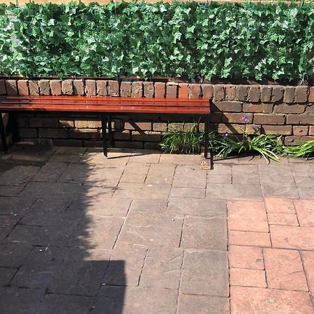 An Extra Large Room With Patio & Own Front Entrance Rotherham Rawmarsh Luaran gambar