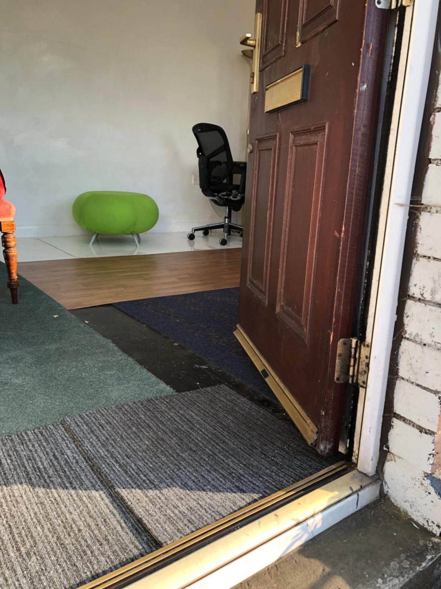 An Extra Large Room With Patio & Own Front Entrance Rotherham Rawmarsh Luaran gambar